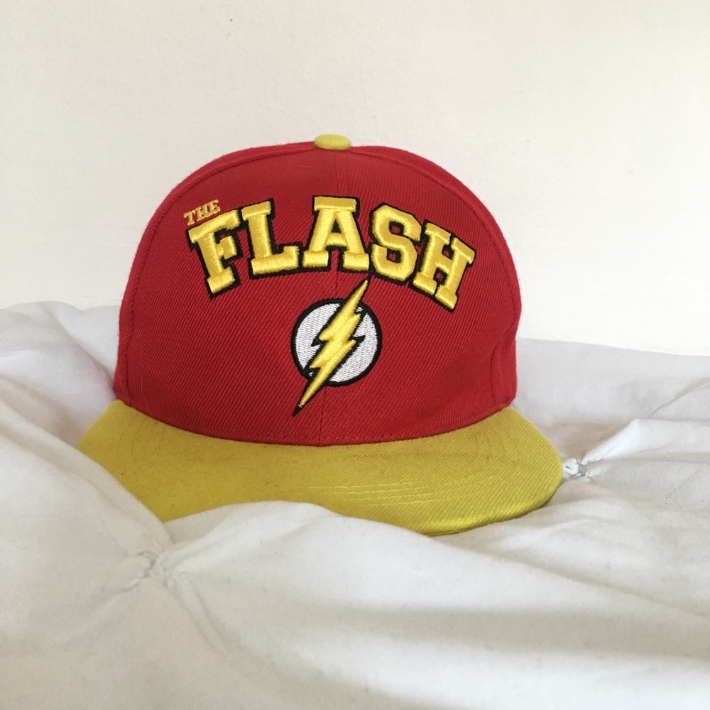EXCLUSIVE FLASH SNAPBACK HAT! ⚡️